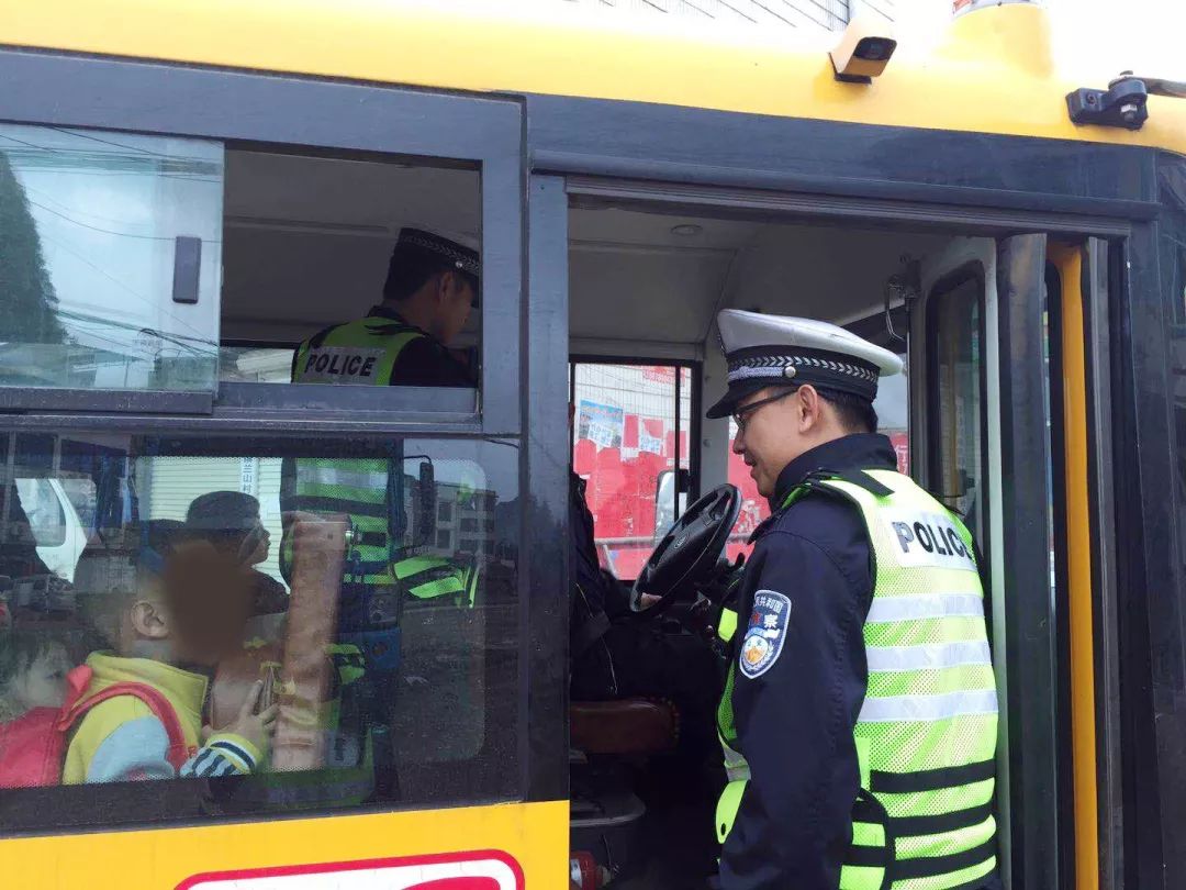 廣西壯族自治區貴港市某幼兒園校車超員被查