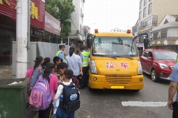 湖南省岳陽市：屈原區(qū)局與區(qū)檢察院聯(lián)合開展校車整治行動