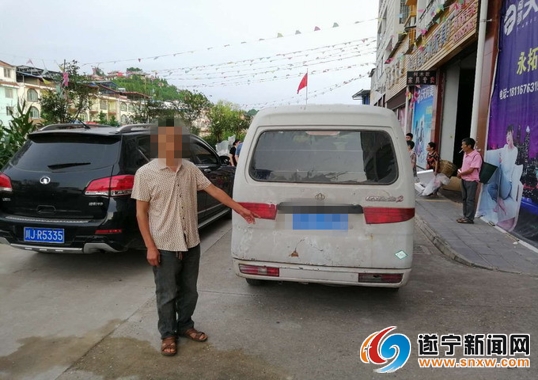 遂寧射洪：“黑校車”超員上路 交警設(shè)卡現(xiàn)場擋獲