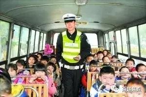 河北大名交警對“校車管理”開新路！