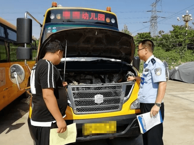 迎接開學(xué)季，邯鄲峰峰交警開展校車安全隱患大排查