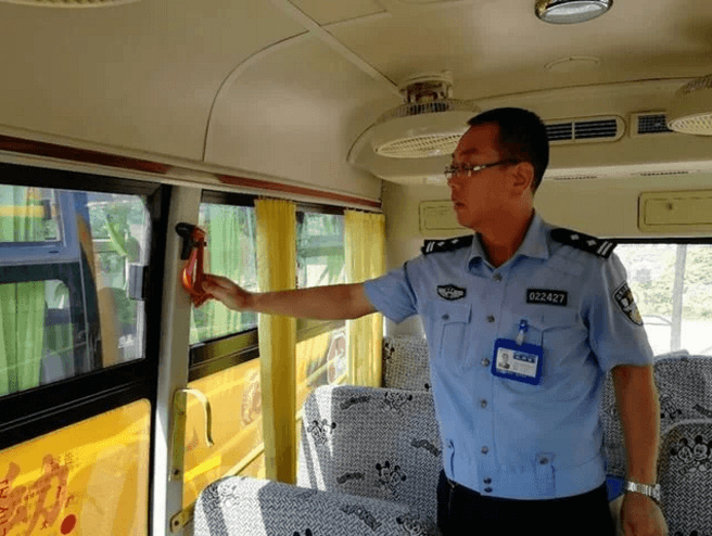 迎接開學(xué)季，邯鄲峰峰交警開展校車安全隱患大排查