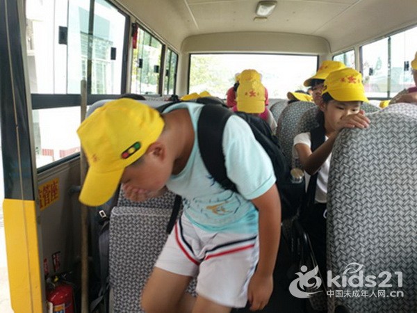 浙江：湖州長興鼎甲橋小學開展校車安全培訓實操演練活動