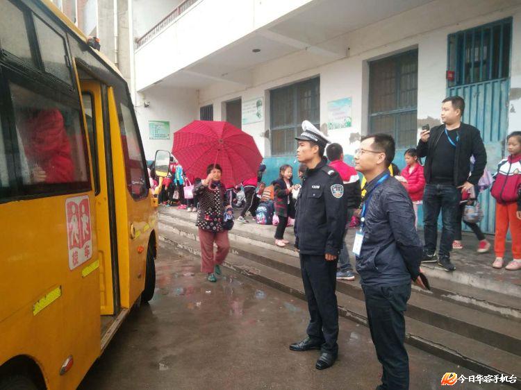 治河渡鎮：重點對校車“五項”違法違規情況進行集中整治