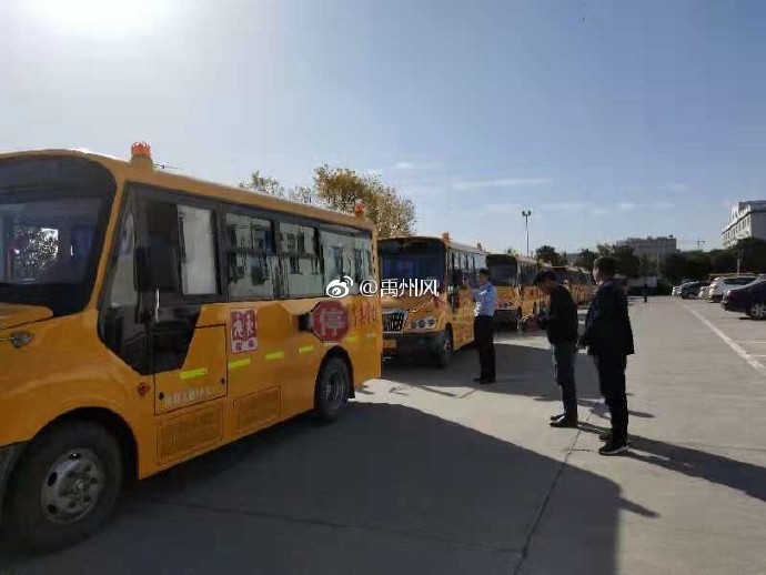 禹州車管所為122輛校車核發校車標牌