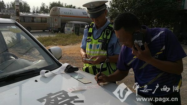 校車超員行駛 交警及時消隱患