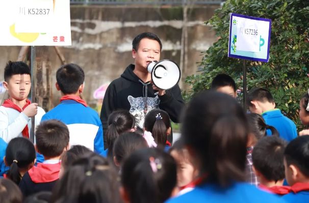 校車“起火”！內(nèi)江這所學(xué)校的孩子們都沒慌亂...
