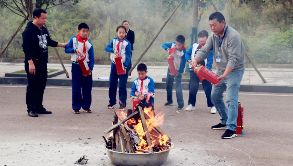 校車“起火”！內(nèi)江這所學(xué)校的孩子們都沒慌亂...
