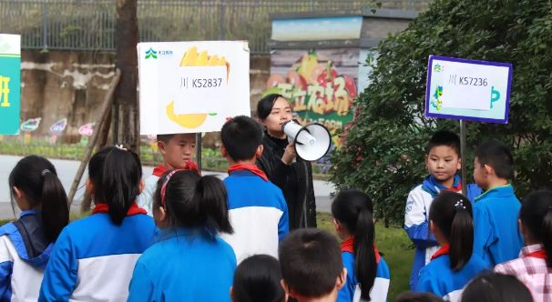 校車“起火”！內(nèi)江這所學(xué)校的孩子們都沒慌亂...