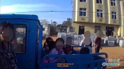 貨車當“校車” 泰和一輛三輪電動車竟載11人
