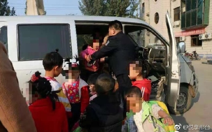 邢臺一黑校車未取得校車使用許可被罰2萬