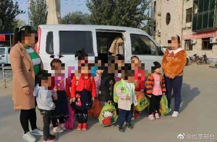 邢臺一黑校車未取得校車使用許可被罰2萬