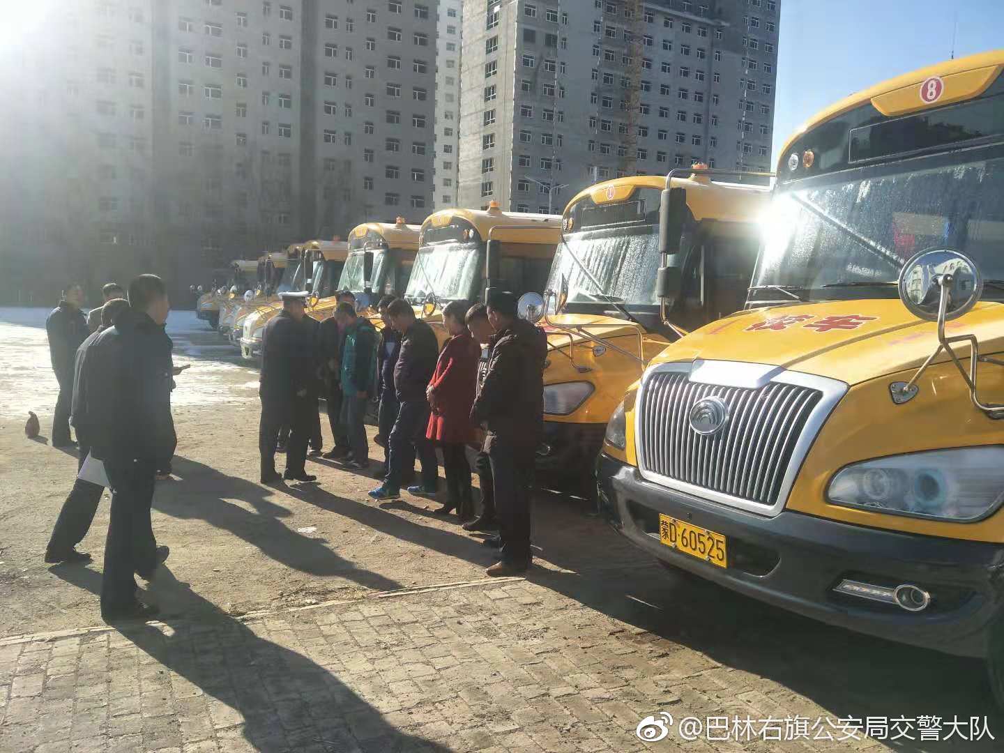 赤峰市巴林右旗交警大隊召開校車安全會議