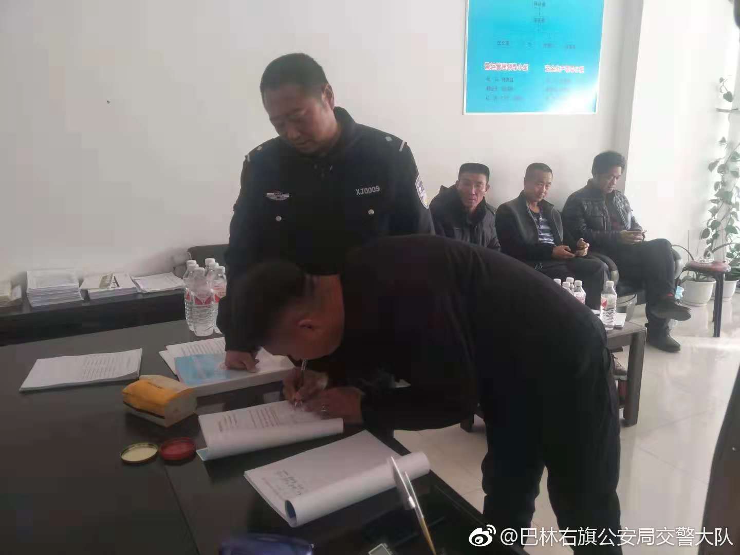 赤峰市巴林右旗交警大隊召開校車安全會議