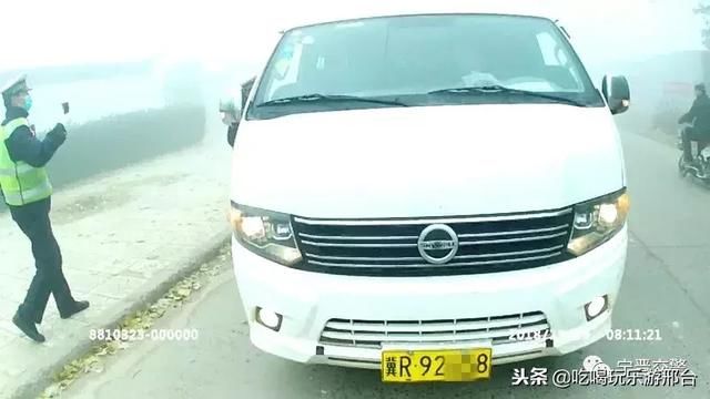 寧晉交警查處兩起嚴重超員“黑校車”