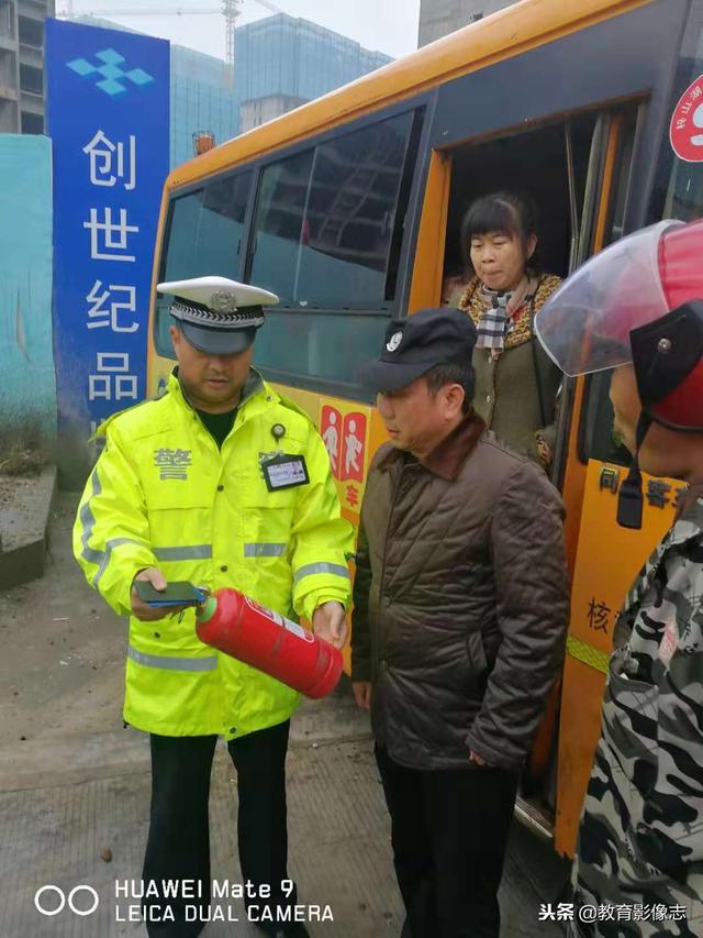 益陽交警開展校車安全大檢查為學子安全護航