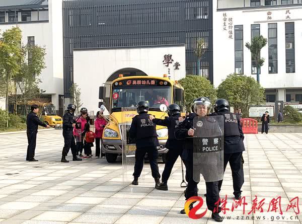 校園遇襲怎么辦？株洲開展校車安全事故應(yīng)急救援演練