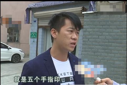 孩子校車上被打耳光，父親找到學(xué)校要說法，校長：老師心情不好