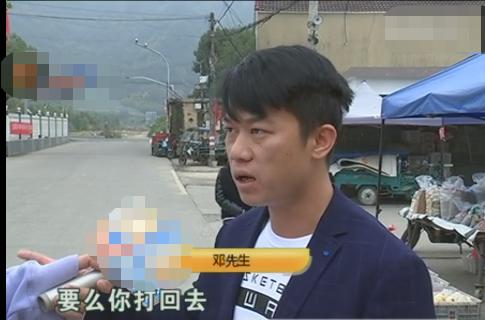 孩子校車上被打耳光，父親找到學(xué)校要說法，校長：老師心情不好