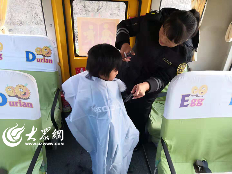 膠州“校車媽媽”愛心傳遞 從“頭”開始