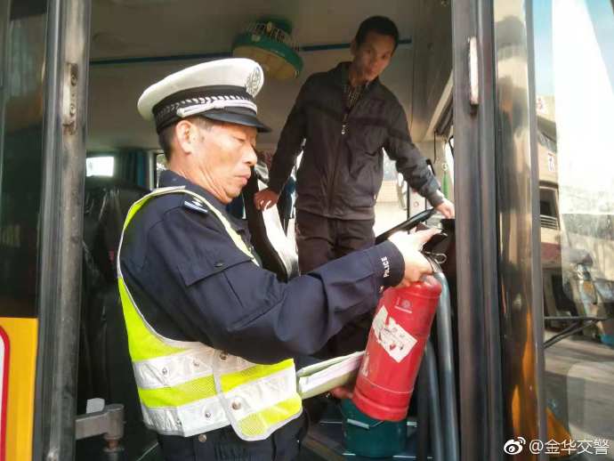 金華：確保冬季校車安全行駛