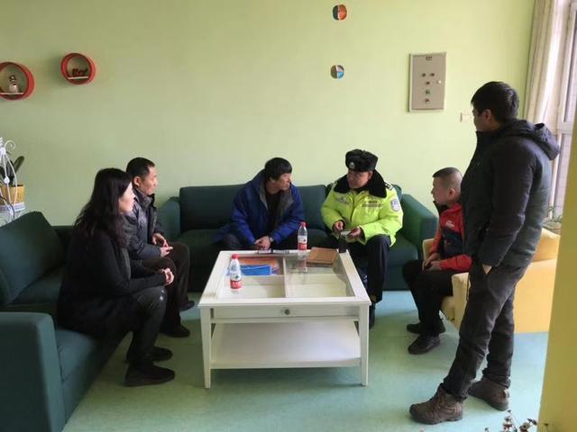 交警蜀黍持續開展幼兒園校車安全隱患排查工作 保障幼童出行安全