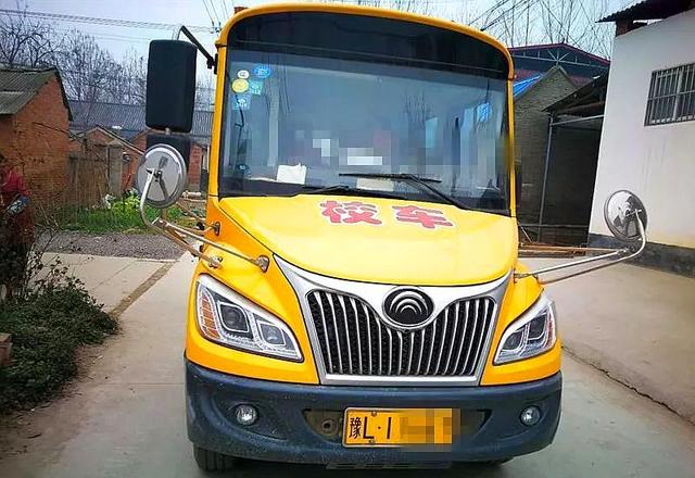 臨潁：一司機(jī)駕駛校車超員12人被刑拘