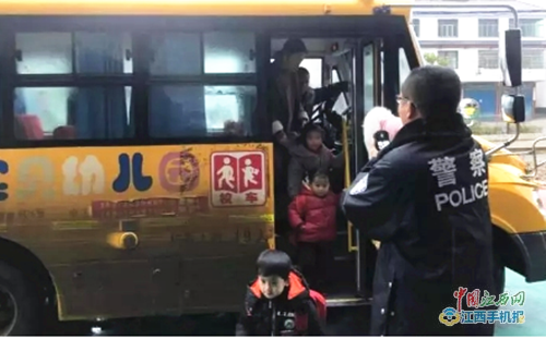 東臨新區(qū)開展民辦幼兒園校車安全大檢查（圖）