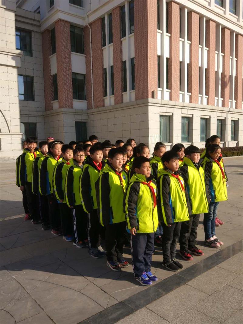 北海的孩子真幸福 校服作業(yè)本校車(chē)費(fèi)用財(cái)政全買(mǎi)單