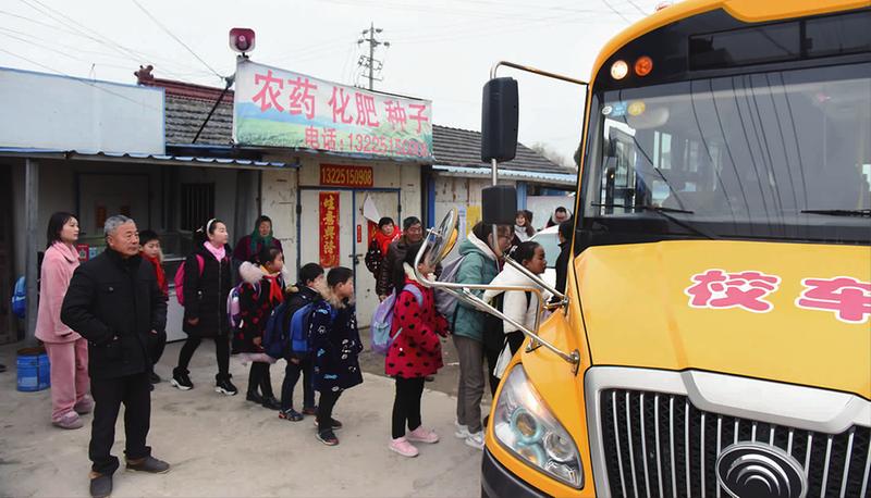 記者體驗(yàn)“大鼻子校車”：只有A1駕照未必能開校車