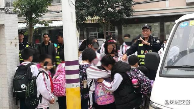 潮州交警饒平大隊(duì)依法嚴(yán)厲打擊“黑校車”違法行為！