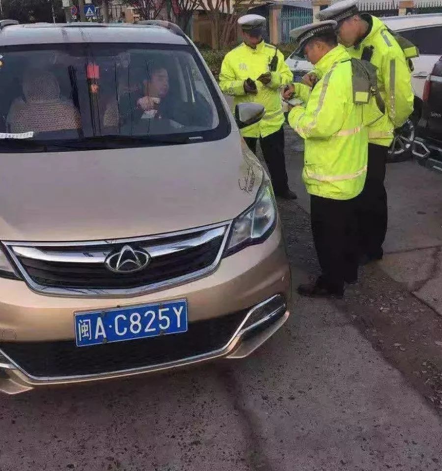 校車安全無小事，福清交警嚴(yán)查嚴(yán)處“黑校車”!!!