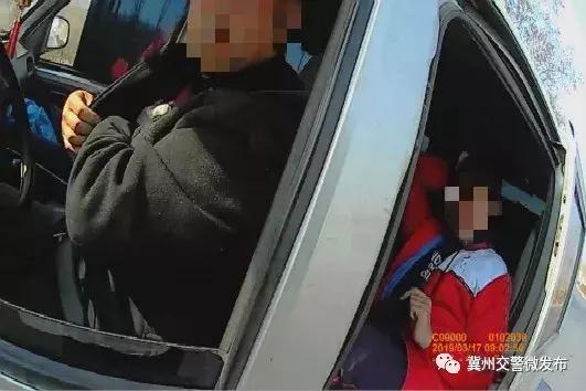 冀州交警查獲一起“黑校車”的嚴重違法行為！