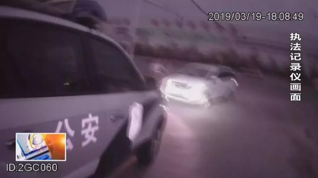 陜西渭南：面包車充當(dāng)校車 核載7人竟然實(shí)載15人