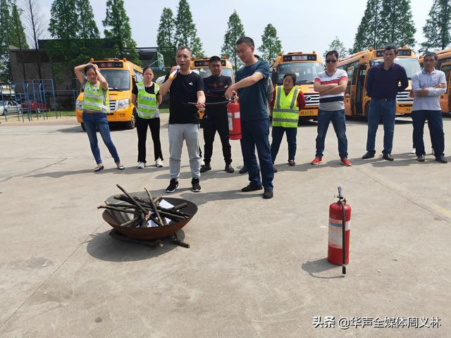 加強校車安全管理，保障乘車學生安全