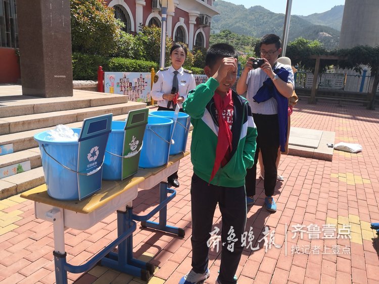 推廣垃圾分類，校車現(xiàn)場教學