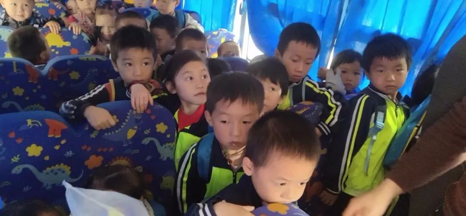 19座校車擠了32個娃！六枝一司機被立刑事案件調(diào)查