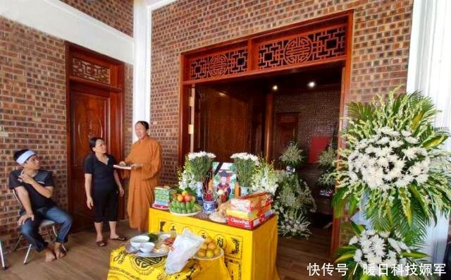 6歲男孩乘校車上學被遺忘在車里，下午被發現時已經死亡