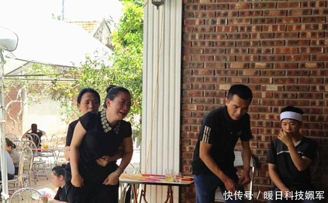 6歲男孩乘校車上學被遺忘在車里，下午被發現時已經死亡