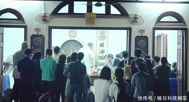 6歲男孩乘校車上學被遺忘在車里，下午被發現時已經死亡