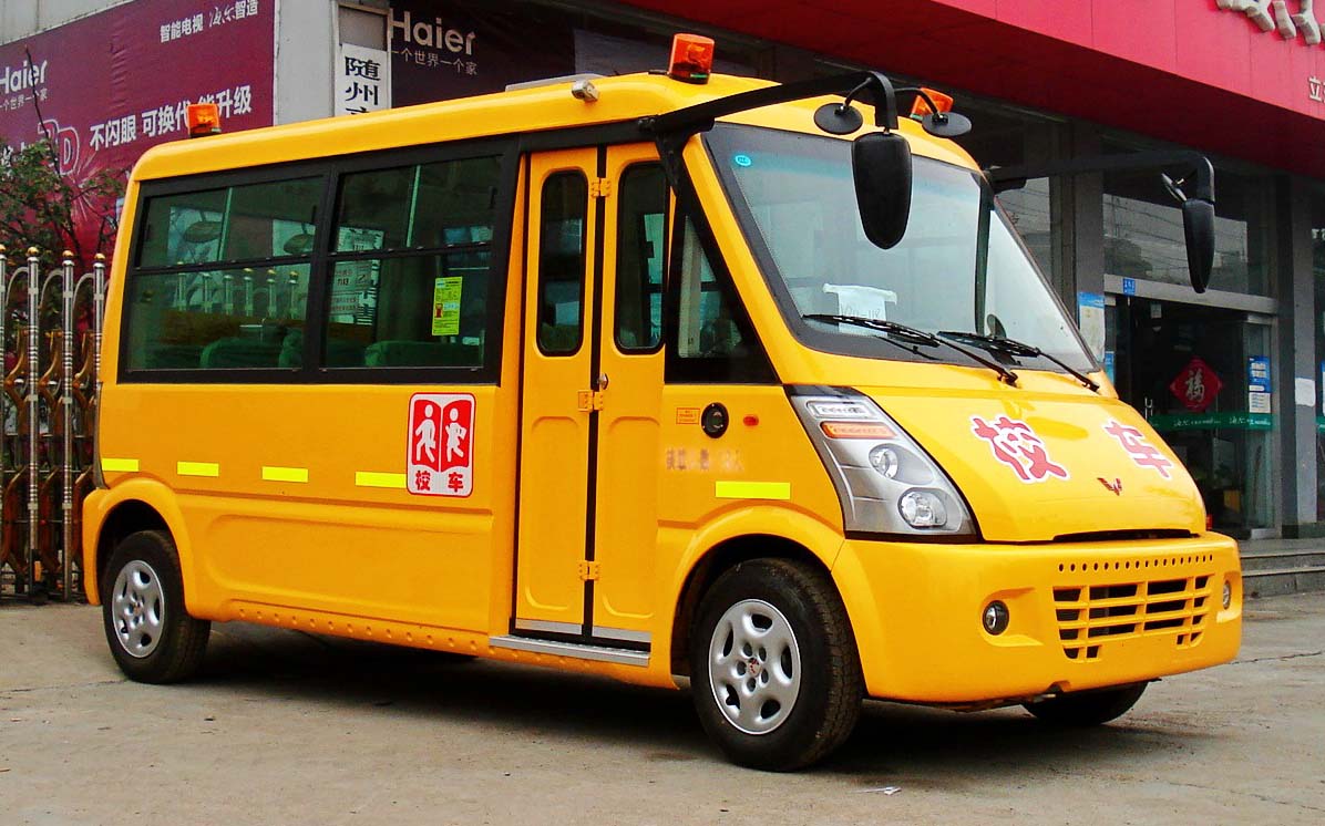 青島預下放校車審批權 實行使用許可專用章制度