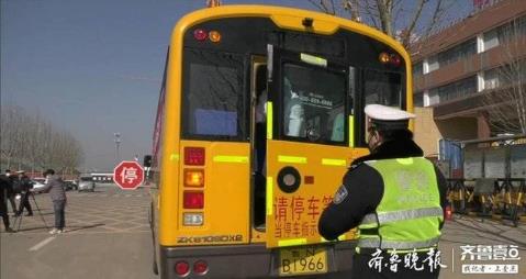 模擬開(kāi)學(xué)！德州尚德小學(xué)開(kāi)展疫情防控校車應(yīng)急演練