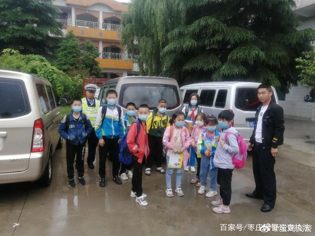 陜西寶雞：小學門口存在“黑校車”接送學生現象？查！