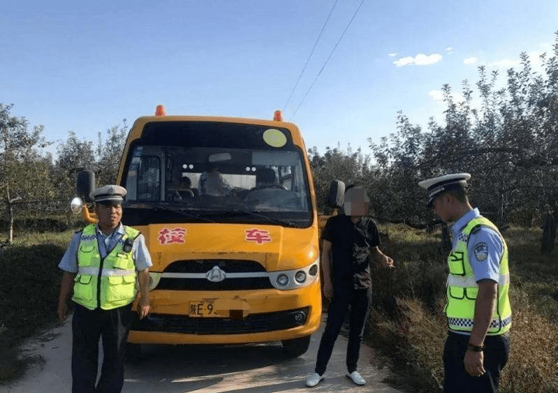 渭南一校車司機被查處！扣13分+罰款！不要拿孩子安全開玩笑...