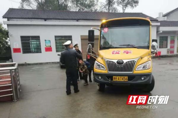 湖南：桃江為學(xué)生護(hù)航 編織校車安全監(jiān)管網(wǎng)