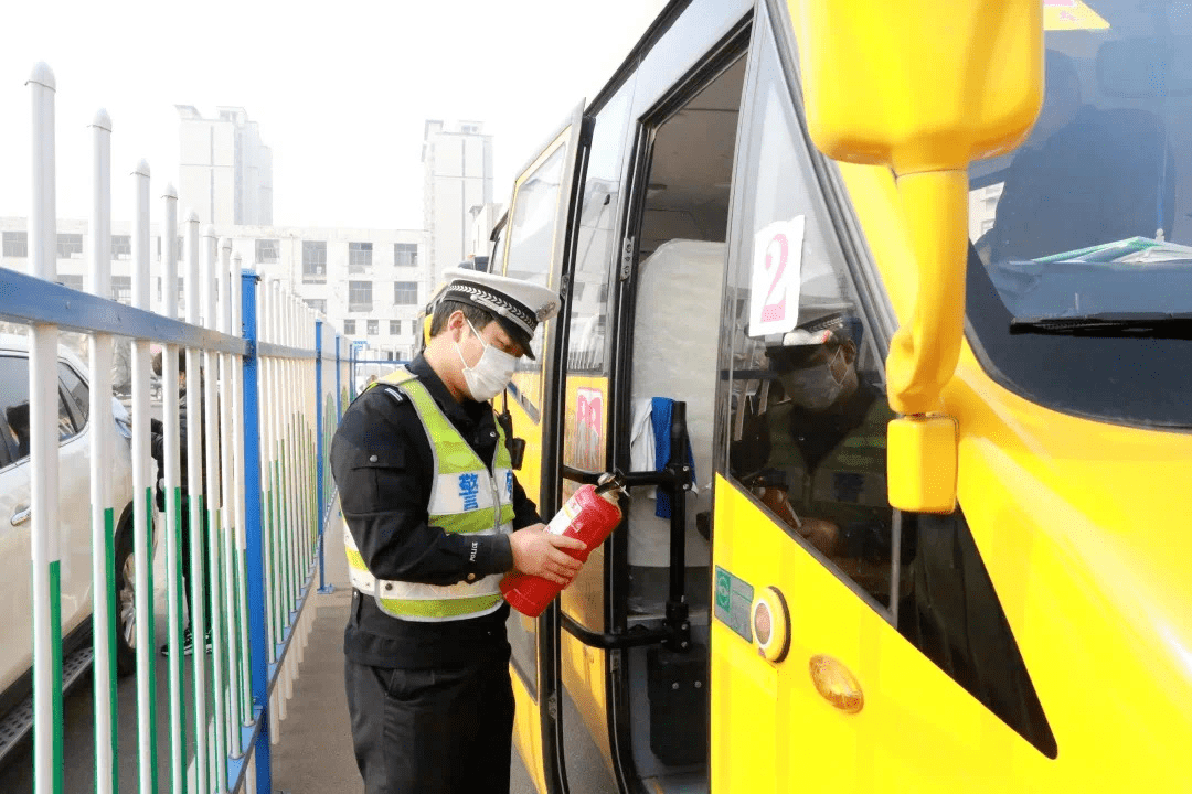山東威海：暖心！校車體檢為學生撐起“保護傘”