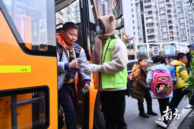 廣東佛山：共享校車、無紙化報名……禪城這樣為教育服務(wù)賦能升級