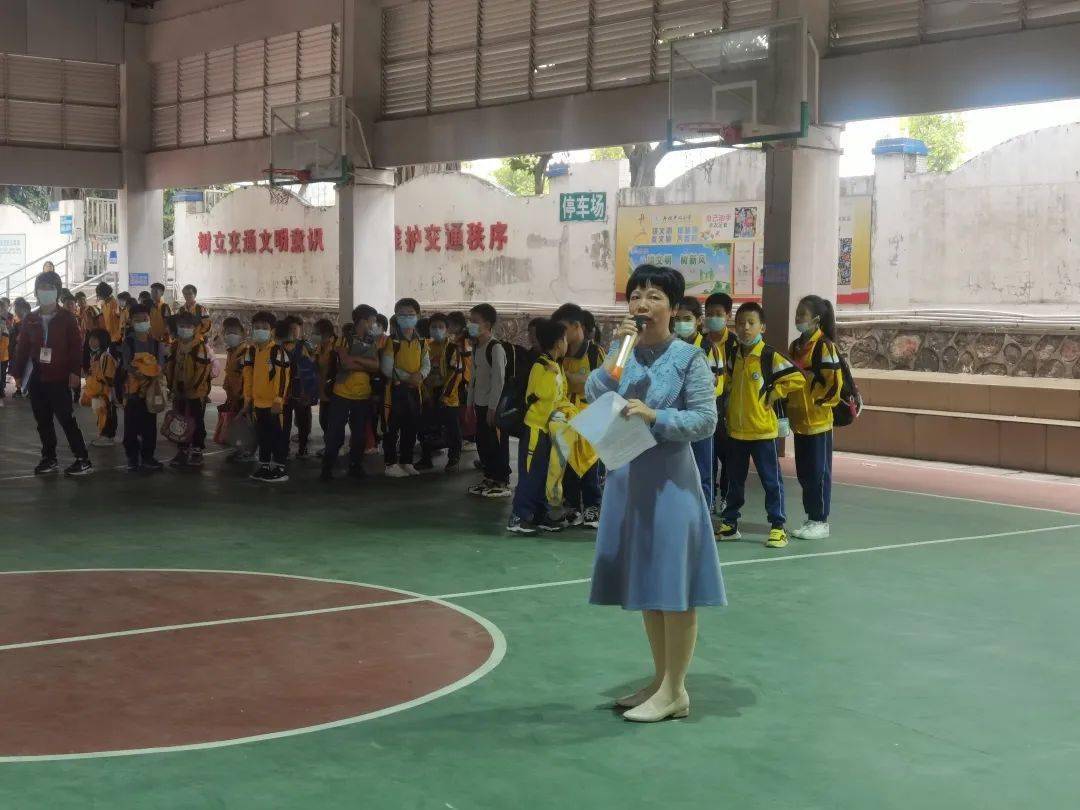 佛山：加強校車安全管理，為學生筑牢安全防線 ——丹灶鎮中心小學開展校車安全逃生演練