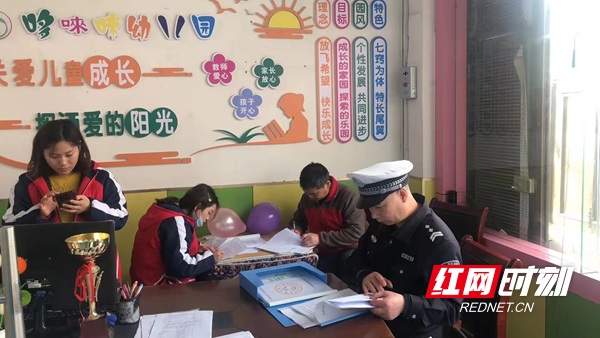 鳳凰縣：筑牢學(xué)生安全防線 持續(xù)開展校車頑瘴痼疾集中整治行動