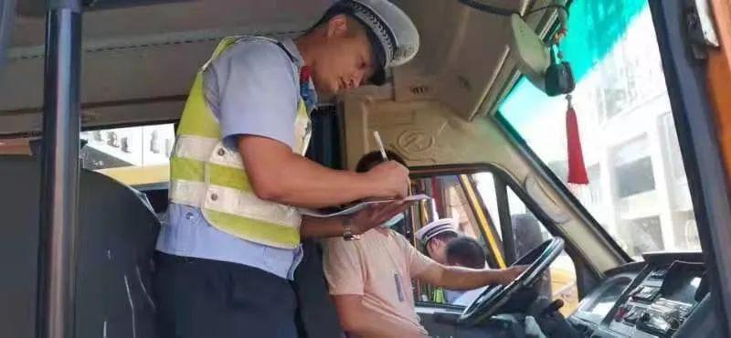關(guān)注校車安全，沅江交警在行動！